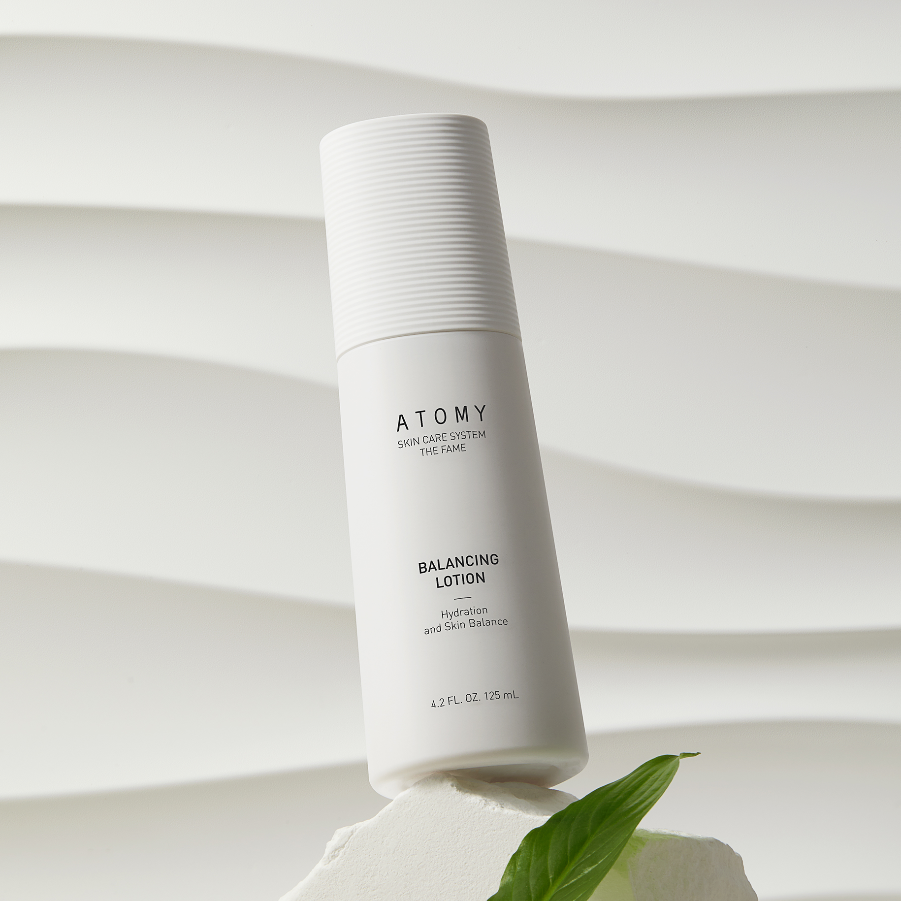 Лосьйон Atomy The Fame Balancing Lotion забезпечує інтенсивне зволоження та заспокоює шкіру.